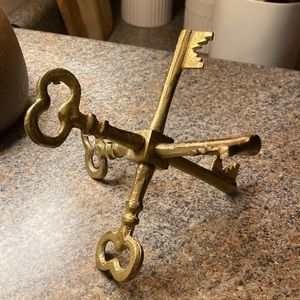 Iron key decor